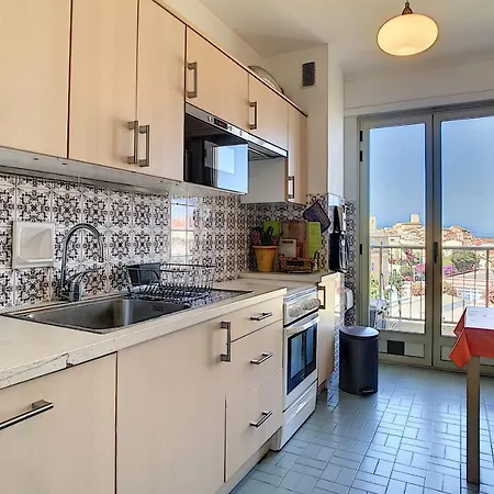 Two-bed Sea View 100 Meters To The Beaches In Daire Antibes