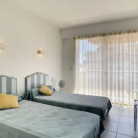 Two-bed Sea View 100 Meters To The Beaches In Daire Antibes
