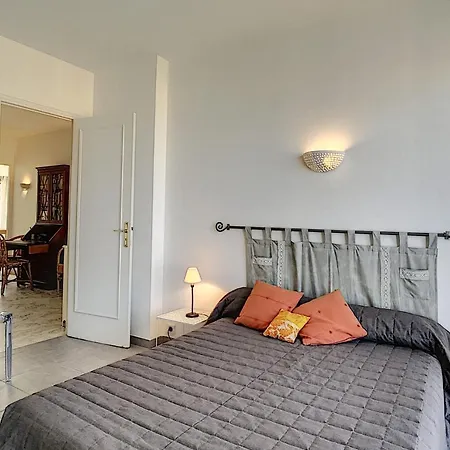 Appartement Two-bed Sea View 100 Meters To The Beaches In