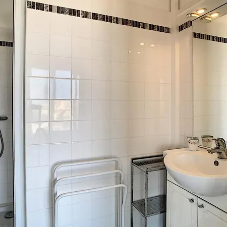 Two-bed Sea View 100 Meters To The Beaches In Appartement