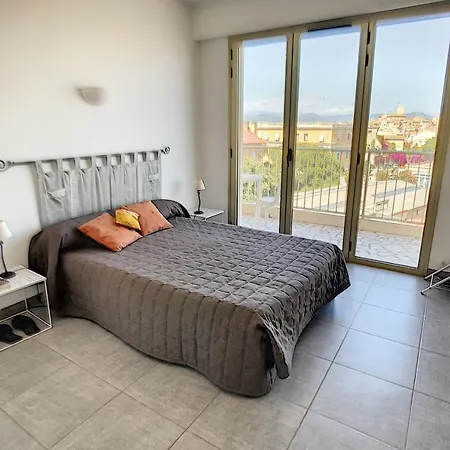 Two-bed Sea View 100 Meters To The Beaches In *