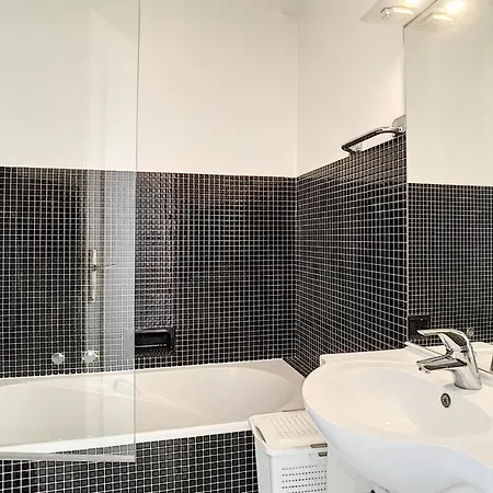 Two-bed Sea View 100 Meters To The Beaches In Appartement Antibes